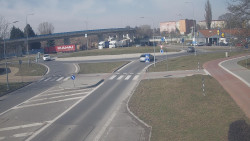 Křižovatka ulic Velká Dlážka a Polní