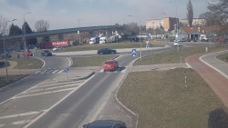 Křižovatka ulic Velká Dlážka a Polní