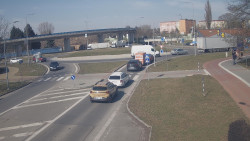 Křižovatka ulic Velká Dlážka a Polní