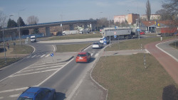 Křižovatka ulic Velká Dlážka a Polní