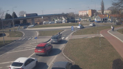 Křižovatka ulic Velká Dlážka a Polní