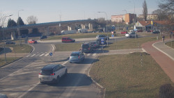 Křižovatka ulic Velká Dlážka a Polní