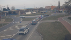 Křižovatka ulic Velká Dlážka a Polní