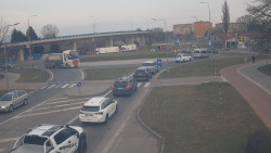 Křižovatka ulic Velká Dlážka a Polní