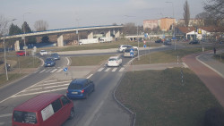 Křižovatka ulic Velká Dlážka a Polní