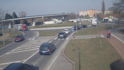 Křižovatka ulic Velká Dlážka a Polní