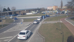 Křižovatka ulic Velká Dlážka a Polní