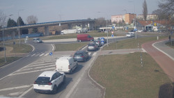 Křižovatka ulic Velká Dlážka a Polní