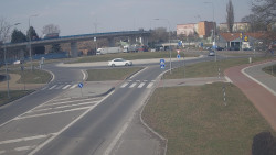 Křižovatka ulic Velká Dlážka a Polní