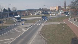 Křižovatka ulic Velká Dlážka a Polní