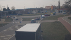 Křižovatka ulic Velká Dlážka a Polní