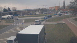 Křižovatka ulic Velká Dlážka a Polní