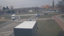 Křižovatka ulic Velká Dlážka a Polní