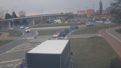 Křižovatka ulic Velká Dlážka a Polní