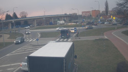 Křižovatka ulic Velká Dlážka a Polní