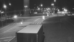 Křižovatka ulic Velká Dlážka a Polní