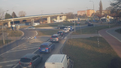 Křižovatka ulic Velká Dlážka a Polní