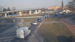 Křižovatka ulic Velká Dlážka a Polní