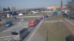 Křižovatka ulic Velká Dlážka a Polní