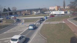 Křižovatka ulic Velká Dlážka a Polní