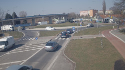 Křižovatka ulic Velká Dlážka a Polní