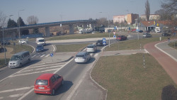 Křižovatka ulic Velká Dlážka a Polní