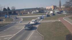 Křižovatka ulic Velká Dlážka a Polní