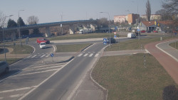 Křižovatka ulic Velká Dlážka a Polní