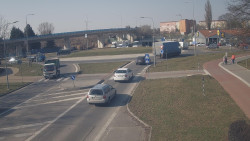 Křižovatka ulic Velká Dlážka a Polní