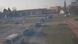 Křižovatka ulic Velká Dlážka a Polní