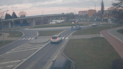 Křižovatka ulic Velká Dlážka a Polní