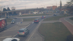 Křižovatka ulic Velká Dlážka a Polní