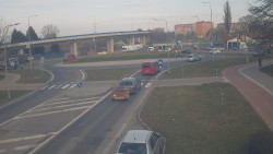 Křižovatka ulic Velká Dlážka a Polní