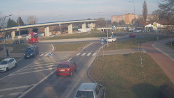 Křižovatka ulic Velká Dlážka a Polní