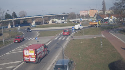 Křižovatka ulic Velká Dlážka a Polní