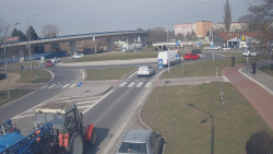 Křižovatka ulic Velká Dlážka a Polní