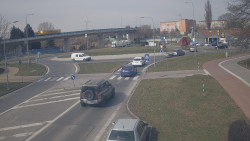 Křižovatka ulic Velká Dlážka a Polní