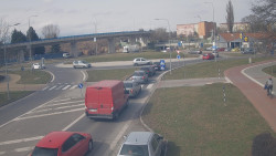 Křižovatka ulic Velká Dlážka a Polní