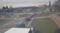 Křižovatka ulic Velká Dlážka a Polní