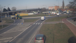 Křižovatka ulic Velká Dlážka a Polní