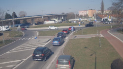 Křižovatka ulic Velká Dlážka a Polní