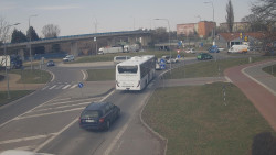 Křižovatka ulic Velká Dlážka a Polní