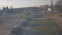 Křižovatka ulic Velká Dlážka a Polní