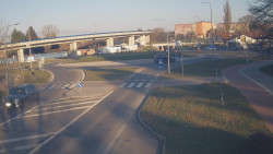 Křižovatka ulic Velká Dlážka a Polní