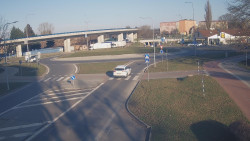 Křižovatka ulic Velká Dlážka a Polní