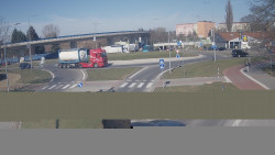 Křižovatka ulic Velká Dlážka a Polní