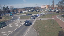 Křižovatka ulic Velká Dlážka a Polní