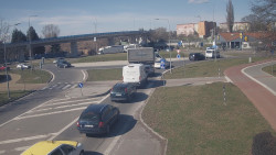 Křižovatka ulic Velká Dlážka a Polní