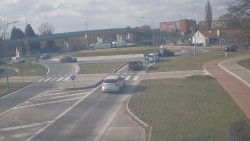 Křižovatka ulic Velká Dlážka a Polní