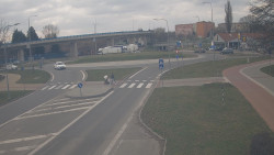 Křižovatka ulic Velká Dlážka a Polní